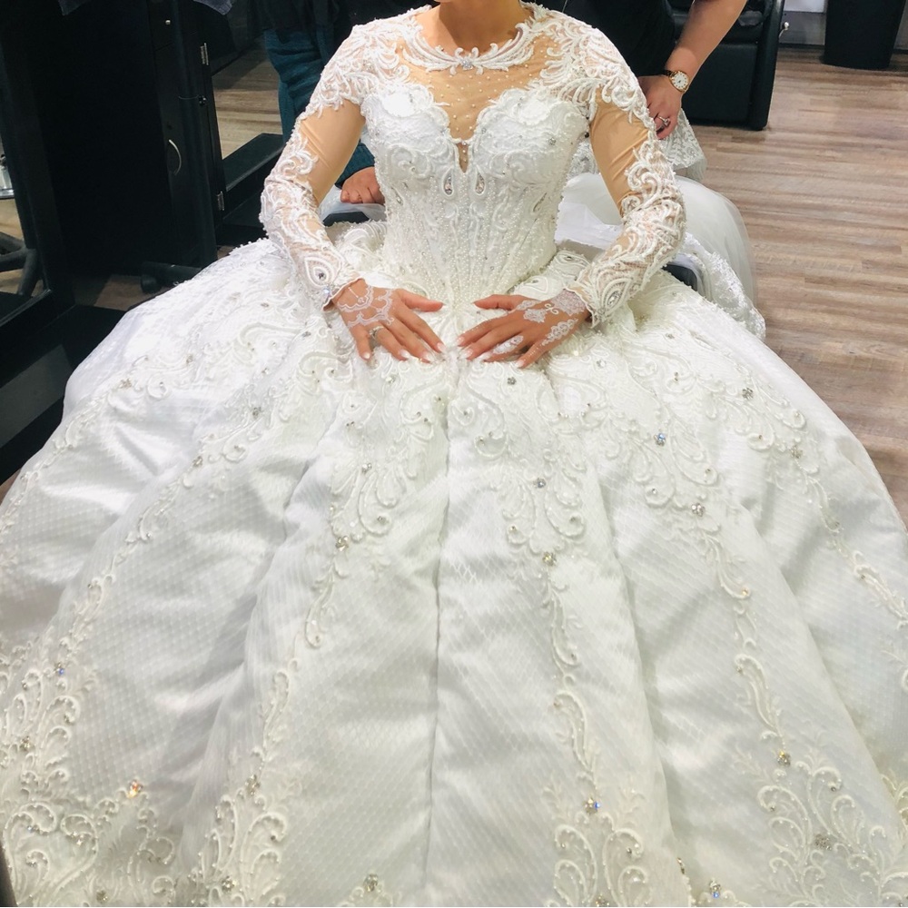 Elegant White Lace Wedding Dress